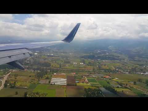 Aproximação e pouso no Aeroporto Internacional Mariscal Sucre em Quito Equador a bordo do WINGO B737-700