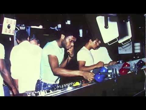 "Don't Make Me Wait" NYC Peech Boys © 2011 West End Records Verse Music Group LLC.