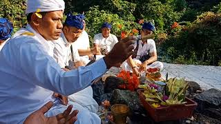 preview picture of video 'Nuwur Tirta di Gunung Tangkil,  Pelabuhan Ratu,  Sukabumi. Rabu, 22/08/2018. Please Share.'