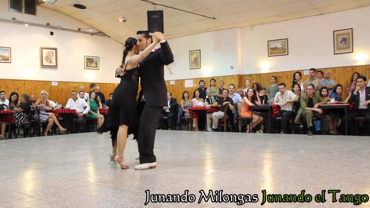 GUILLERMINA QUIROGA Y HUGO DANIEL EN LA BALDOSA (MILONGA)