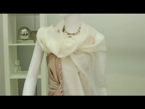 Accessorizing a Dress With a Shawl : Fashion & Style Tips