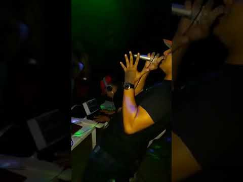 Mc Victor loko e DJ fuguetada