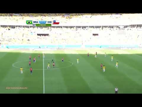 Pinilla acerta a trave do Brasil