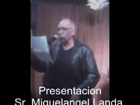 Miguelángel Landa Presentando a SD Similares Diferentes en La Quinta Bar