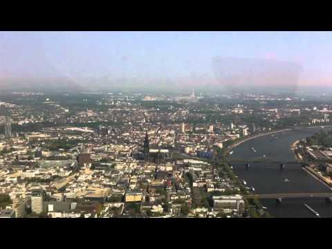 Rundflug mit Blick auf "Kölner Dom", Deutz und Rhein