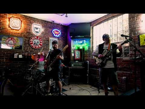 Muk Muk & The Kewks video