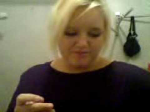 josefin äter tandkräm!