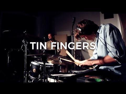 Tin Fingers - Finally Feeling Alone (Live @ Urgent.fm)
