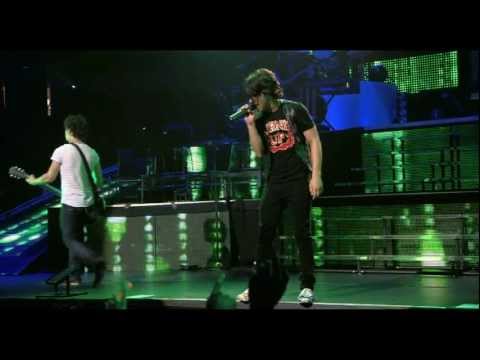 Jonas Brothers - Pushin me away (Concert) HD
