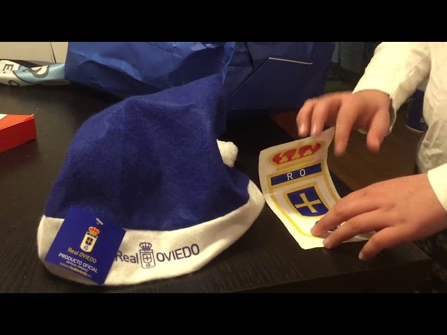 Vídeo relacionado con Pack para Regalo Futbolero | Para hinchas Ser del Real Oviedo | Taza + Caramelos Divertidos | Regalo Original para Oviedistas | Perfecto para Navidad o Cumpleaños
