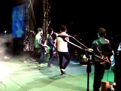 Statuz Band - (Bento_Iwan Fals) @Binuangen Banten