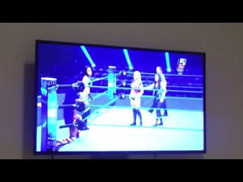 WWE stars stop wrestling during ad breaks