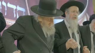 מנהיג הדור מרן רבי דב לנדו שליט"א בריקוד עם גדולי התורה במעמד קניני התורה - חדוותא דכלה