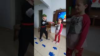 Alice levou torta na cara! #aliceeluana