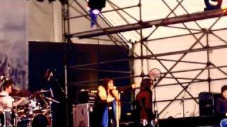 Fefe Dobson &quot;Didn&#39;t see you coming&quot; live at Nathan Phillips Square.