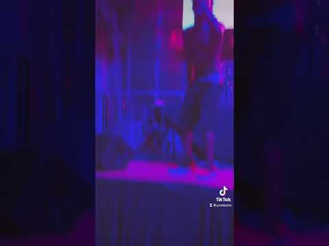 JUXT DAME  PERFORMING