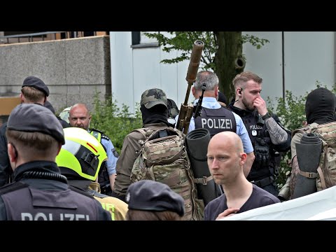 [MEGA SEK-EINSATZ NACH EXPLOSION IN HOCHHAUS | RATINGEN] - Mehrere verletzte Rettungskräfte -