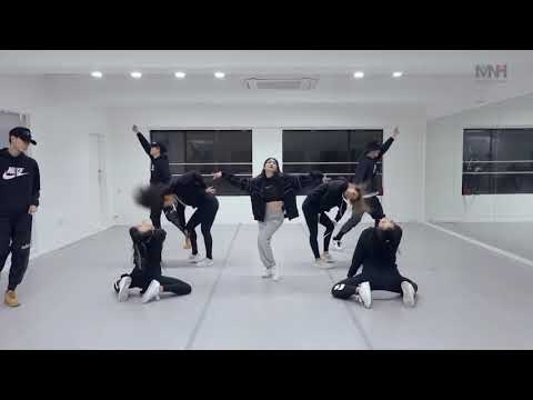 chungha 'gotta go' x ariana grande '7 rings'