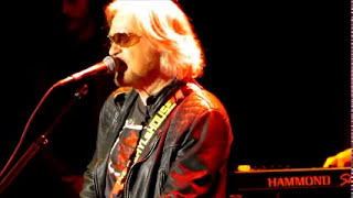 Jingle Bell Rock ~ Hall & Oates (12-10-2012)