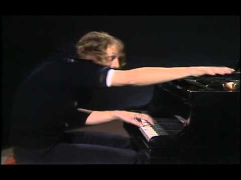 Hermann van Veen am Klavier bei Am laufenden Band 1974