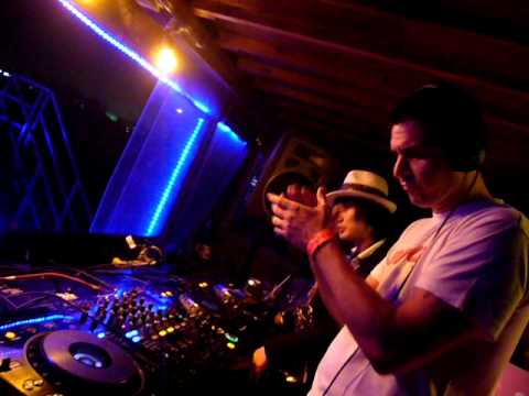 DJ Shu-ma & Oliver Schmitz ft TaKzsound @ageHa Tokyo 2010 Pt-02