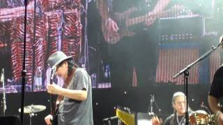 SANTANA &amp; Band at O2 Arena Hamburg - Can&#39;t You Hear Me Knocking - (great guitar solo)