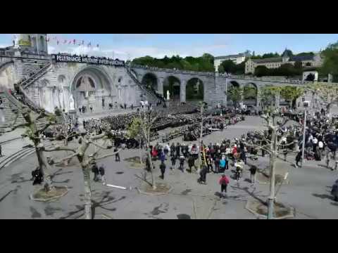 61° Pellegrinaggio Militare Internazionale a Lourdes, gli italiani presenti intonano l'Inno