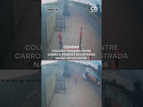 carro entra de baixo de ônibus em Goiás na GO-139 Motorista e Passageiro sairam Ilesos