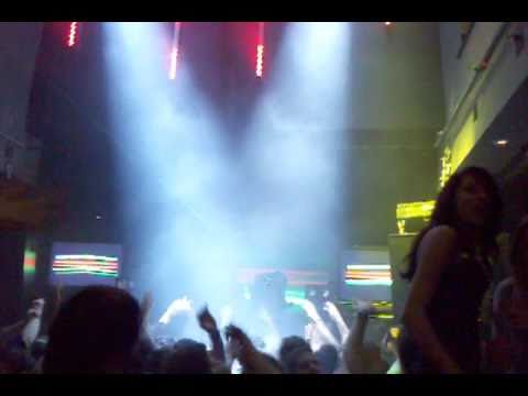 Feel The On Off vs. Around The World - Axwell - Live @ The Mid Chicago 2.26.11