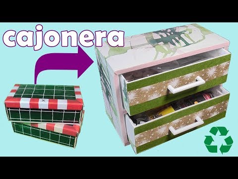Cajonera de cartón con cajas de zapatos.