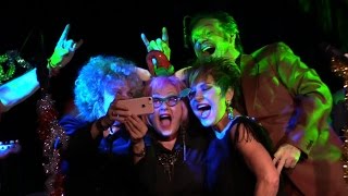 CYNDI LAUPER 'Rocking Around' @ BEV LESLIES Christmas Fantasia @ The Cutting Room 12/19/16