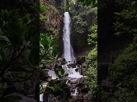 Visitando Cascada el trueno en Cordillera de Boquerón, Chiriquí, Panamá.