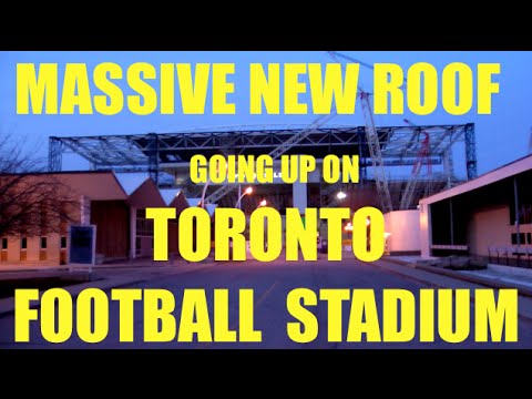 image-Does BMO Field have a roof?