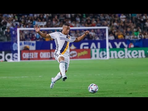 SHOT! Pele van Anholt forces a brilliant save out of Sean Johnson