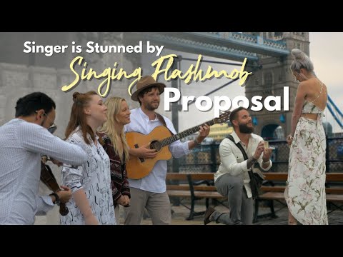 Guy Proposes to a Singer... With a Singing Flash Mob!