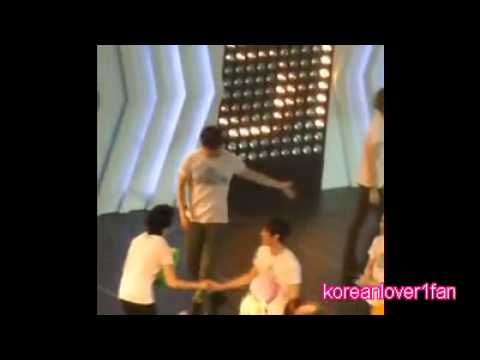 120520 AMBER&D O HUG+AMBER&BAEKHYUN MOMENT!