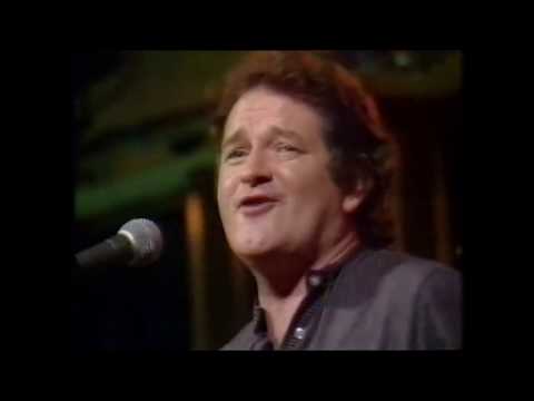 Dafydd Iwan ac Ar Log - Cerddwn Ymlaen