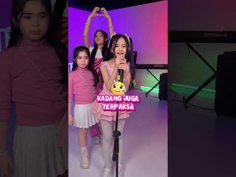 Glitter - 'Besties' SING RELAY!!! #shortsglitter