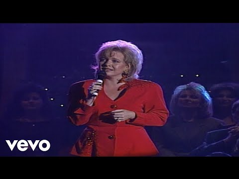 Bill & Gloria Gaither - What Child Is This? [Live] ft. Sheri Easter