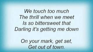 Linda Ronstadt - Get Out Of Town Lyrics
