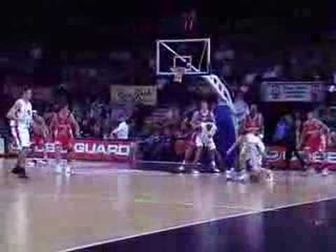 01 17-10-07 BCO-Charleroi - Chuck Davis opent de score voor