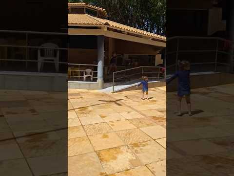 Show na piscina #caldasnovasgo #bailarino #poolparty #diversão