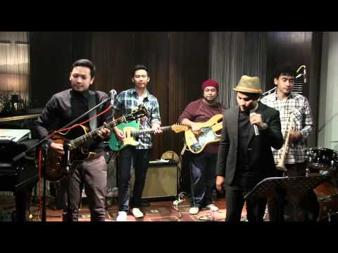 Tompi ft. Ari @ Mostly Jazz 17/02/12 [HD]