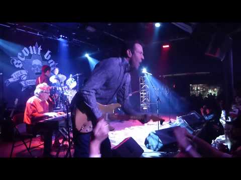 Dennis Quaid and the Sharks - Not Fade Away [The Crickets cover] (Houston 05.16.17) HD