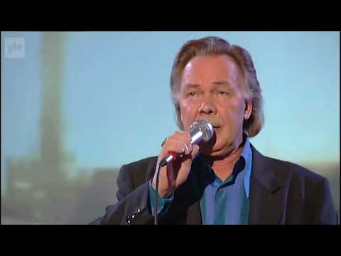 Kari Tapio-Kesä kuuskytviis (Estradilla: Kari Tapio)