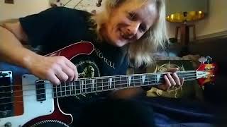 Saltcoats man plays "Locomotive" by Motörhead Bass cover #motorhead #basscover