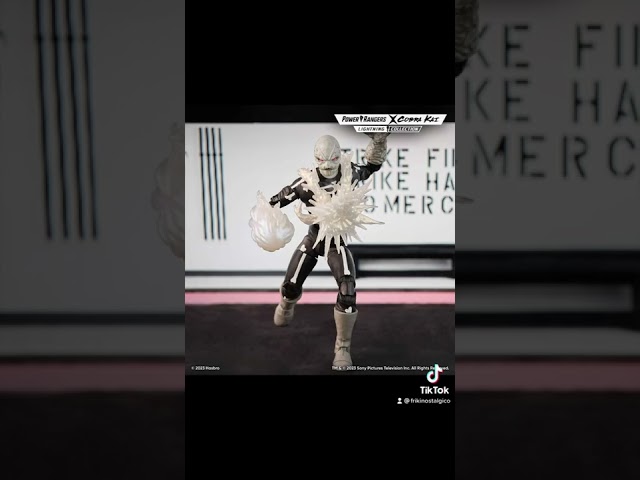 Vídeo relacionado con Hasbro Power Rangers x Cobra Kai Lightning Collection - Figura Decorativa (15 cm), diseño de Johnny Lawrence