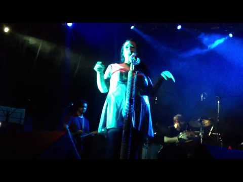 Tulipa Ruiz- Dois Cafés