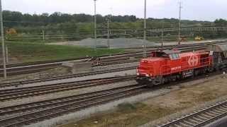 preview picture of video 'Eisenbahn/Train Schweiz/Suisse. Railway . Ein Güterzug durchrollt Muttenz . SBB . 44 Sek.'