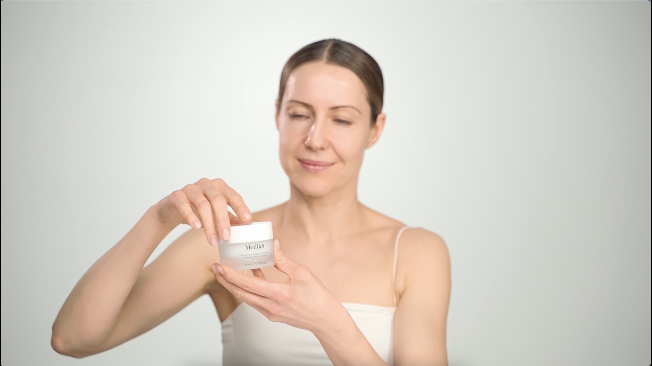Medik8 Advanced Night Restore Odbudowujący krem naprawczy na noc 50 ml - VIDEO